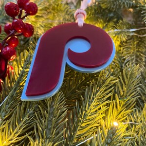 Layered Acrylic Phillies Ornament Retro P Logo | Old School Philadelphia Baseball Ornament | Vintage Philly Sports Christmas Decor bild 2