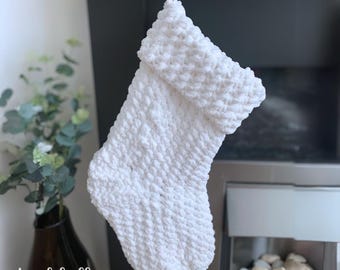 PDF Häkelanleitung | Großer Weihnachtsstrumpf | No Sew One Piece Design | Super voluminöses, grobstrick, Chenille-Deckengarn | Modernes Häkelbild