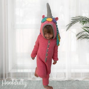 PDF Häkelanleitung | Einhorn Kinder Strampler Schlafanzug | Einfacher Mädchen-Schlafanzug mit Kapuze | Gehäkelte Kinderkleidung | Kleinkind, Kind, Tween Sizes