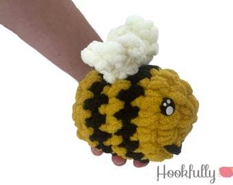 PDF Crochet Pattern - Small Squishy Bee - Easy amigurumi kids toys - bugs - Beginner project