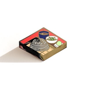 Épingle en émail nouilles soba