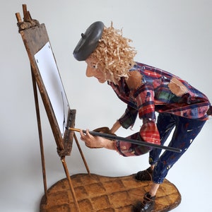 Het begint allemaal bij een sculptuur van lijnpapier-maché
