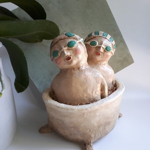 Druk in de badkuip van papier-maché