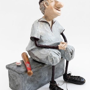 Il giocatore che è soddisfatto dei suoi risultati - scultura in cartapesta,