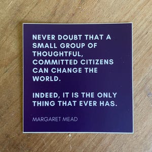 Margaret Mead-citaatsticker van 3 x 3 inch - waterdicht vinyl