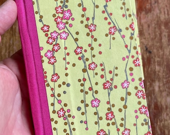 Cutie size! Journal, Sketchbook, Notebook - Chiyogami, Pale yellow, bright pink flowers (128 pages)