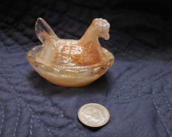 Mini Caramel Swirl Miniature Glass Hen on Nesting Basket Chicken Salt Dip Cellar