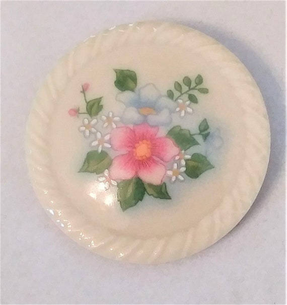 Vintage Avon Cream Spring Bouquet Porcelain/Ename… - image 1