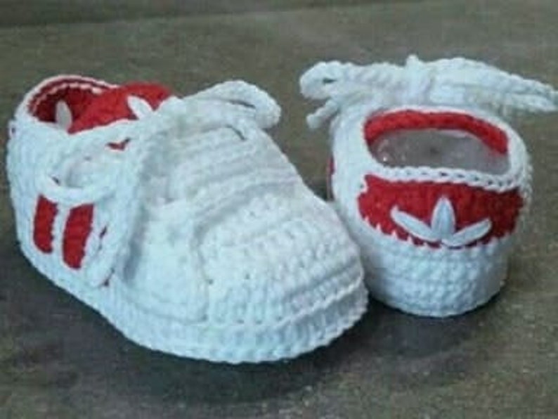 Virkade babyskor, babysneakers, babyshower, doppresent, virkade babyskor, sportskor för nyfödda, födelsepresent bild 2