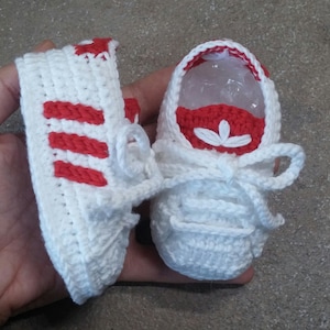 Chaussures nouveau-né au crochet, baskets bébé, baby shower, cadeau de baptême, chaussures bébé au crochet, chaussures de sport nouveau-né, cadeau bébé fait main image 2