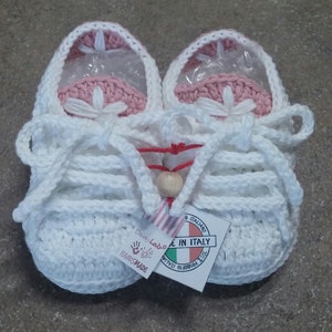 Chaussures nouveau-né au crochet, baskets bébé, baby shower, cadeau de baptême, chaussures bébé au crochet, chaussures de sport nouveau-né, cadeau bébé fait main image 3