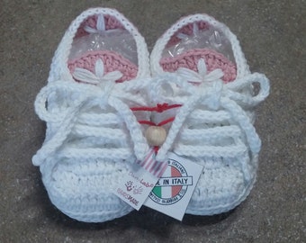 Scarpe neonato a uncinetto, babbucce neonato, baby shower, battesimo, festa premaman, handmade baby gift, scarpe sportive neonato