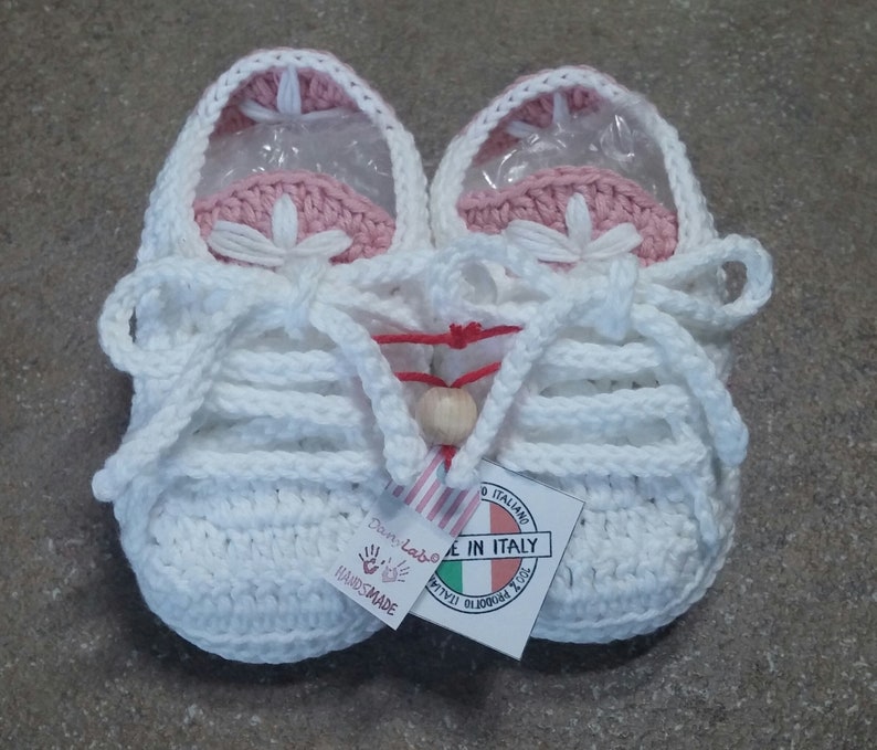 Virkade babyskor, babysneakers, babyshower, doppresent, virkade babyskor, sportskor för nyfödda, födelsepresent bild 3
