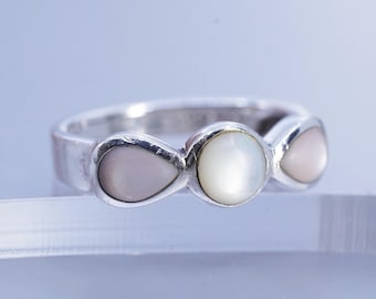 Size 4.5, Vintage southwestern Sterling 925 silver ring pink mother of pearl