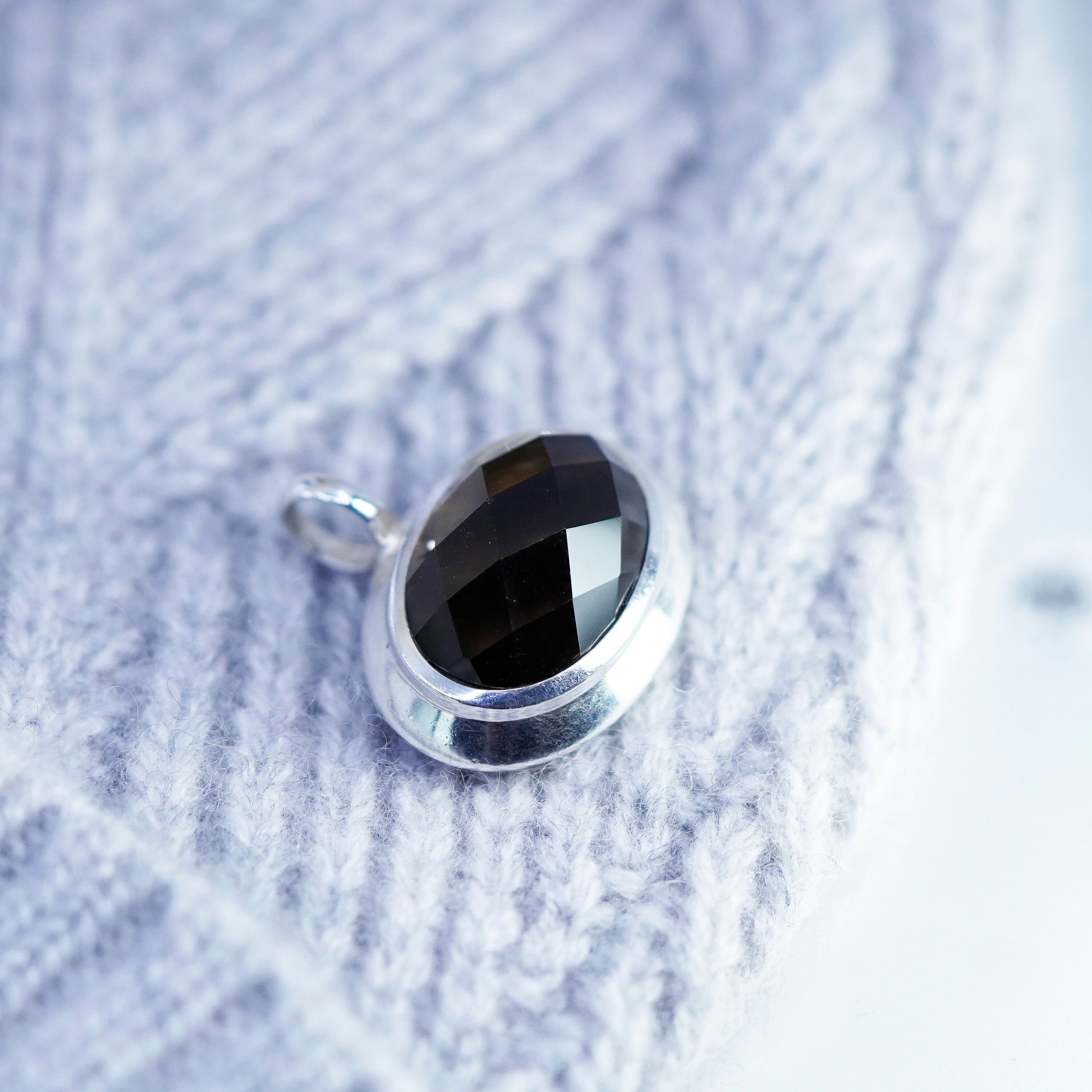 Elleページ Elle Sterling Silver Handmade Pendant With Checker Cut Smoky