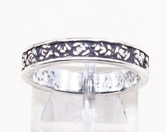 Anillo vintage de plata de ley 925, talla 8, hecho a mano, con flor en relieve.