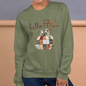 Moletom Hello Fall, gola redonda com estampa de abóbora patchwork, suéter feminino fofo para o outono, pulôver aconchegante para o outono, moletom para o Dia de Ação de Graças.