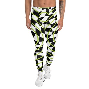 Könnte beinhalten: Leggings mit einem schwarz-weiß-grünen Muster. Das Design umfasst ein Schachbrettmuster mit geschwungenen grünen Linien. Die Leggings werden mit weißen Turnschuhen getragen.