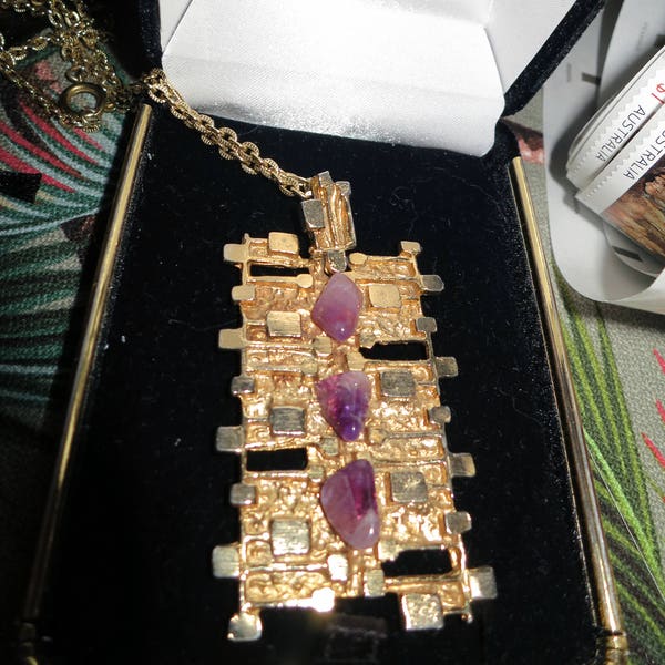 Modernist vintage gold metal abstrast amethyst pendant necklace