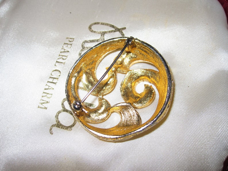 Wonderful vintage goldtone swirly abstract brooch