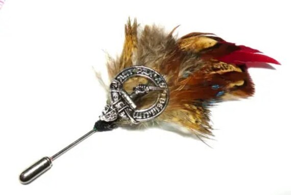 Lovely vintage Scottish Celtic clan Gunn: Peace or War feather plume kilt pin or brooch