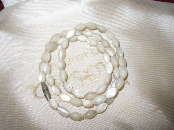 Beautiful vintage Deco mother of pearl beaded choker  necklace