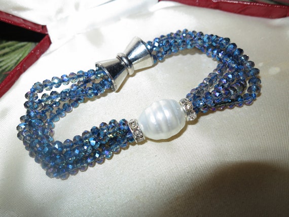 Attractive 4 strand 4 mm blue aurora borealis glass and shell pearl bracelet 7.5"