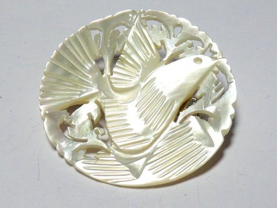 Lovely vintage 1940s Art Deco carved mother of pearl brooch