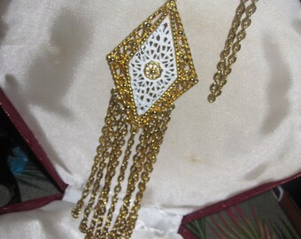 Beautiful vintage goldtone white enamel gold chain tassel pendant necklace