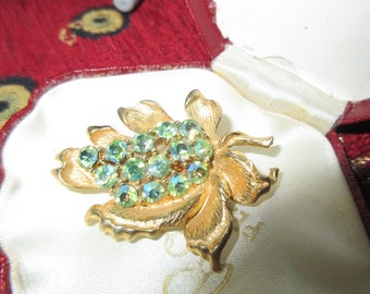 Lovely vintage 1950s gold blue green aurora borealis rhinestone brooch