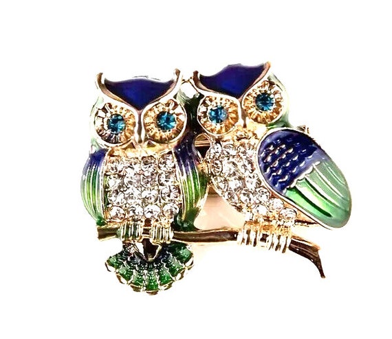 Wonderful goldplated green enamel and clear and green rhinestone owls brooch