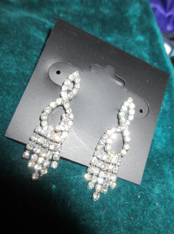 Vintage 1970s silvertone diamante rhinestone dangle earrings