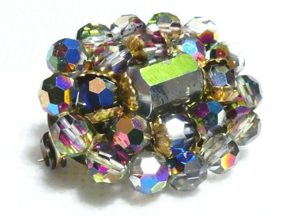 Lovely vintage Oval Goldtone Purple/Blue Aurora Borealis Rhinestone Cluster brooch