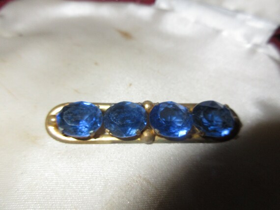 Beautiful vintage Edwardian goldtone sapphire blue glass  brooch