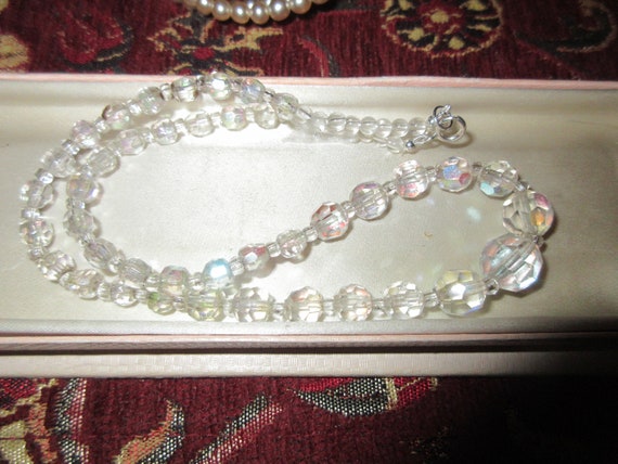 Beautiful vintage sparkly aurora borealis glass necklace 18"