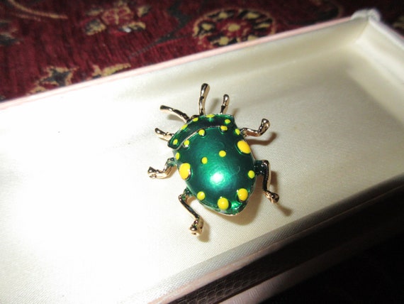 Wonderful Goldtone Green and yellow Enamel beetle bug  brooch