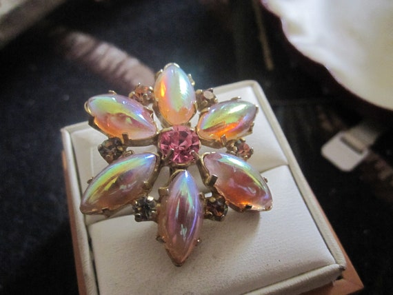 Beautiful vintage rainbow Aurora Borealis glass and pink rhinestone flower  brooch