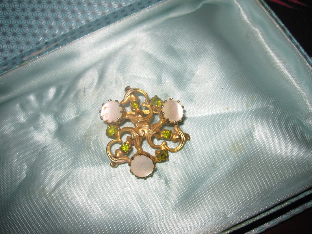 Broche Ancienne En Forme De Nœud - Plaqué Or Jaune Et Blanc Avec Perle De Verre Nacrée Et Strass