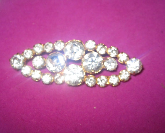 Beautiful vintage  Goldtone Navette Shaped Clear Sparkly Rhinestone brooch