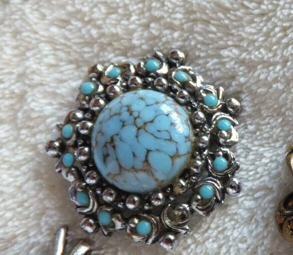 Lovely vintage Scottish Silvertone Turquoise glass cabochon  brooch