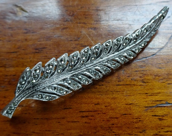 Lovely vintage Nouveau style silver plated marcasite leaf  brooch