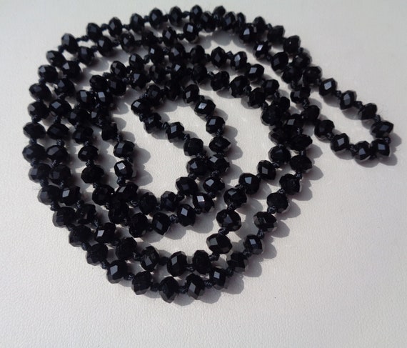 Beautiful vintage art deco knotted black glass bead necklace