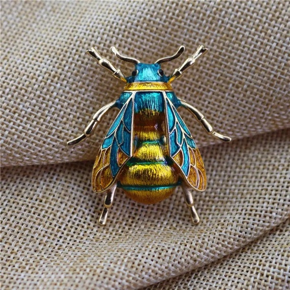 Lovely goldplated  green colourful bee bug insect brooch