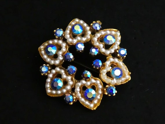 Lovely vintage goldtone seed pearl blue AB rhinestone glass hearts brooch
