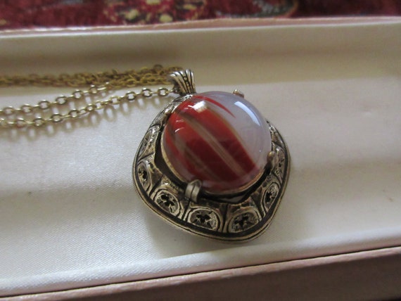 Beautiful vintage Scottish signed Miracle agate glass cabochon pendant necklace