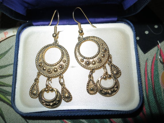 Lovely pair of vintage ornate goldtone dangle earrings