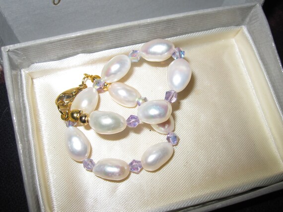 Beautiful white Freshwater Pearl  With Faceted Crystal Bead Handmade Bracelet