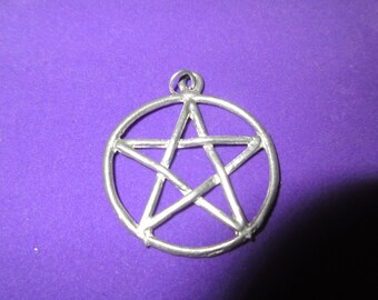 Wonderful vintage matt silver 5 point star  pendant 2"