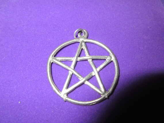 Wonderful vintage matt silver 5 point star  pendant 2"