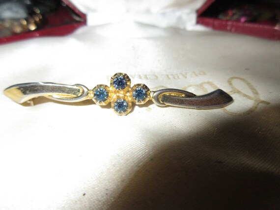 Lovely  vintage goldtone turquoise rhinestone bar brooch